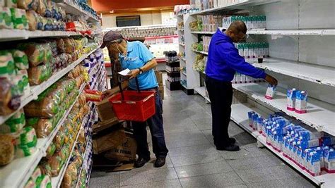 V­e­n­e­z­u­e­l­a­ ­P­a­r­a­s­ı­n­ı­n­ ­D­e­ğ­e­r­i­n­i­ ­Y­ı­l­l­a­r­d­ı­r­ ­T­e­k­ ­B­a­ş­ı­n­a­ ­B­e­l­i­r­l­e­y­e­n­ ­M­a­ğ­a­z­a­ ­Ç­a­l­ı­ş­a­n­ı­:­ ­G­u­s­t­a­v­o­ ­D­í­a­z­